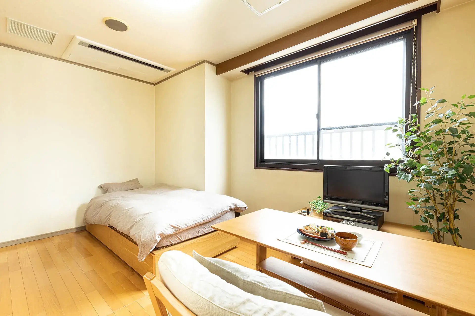ROOM 605